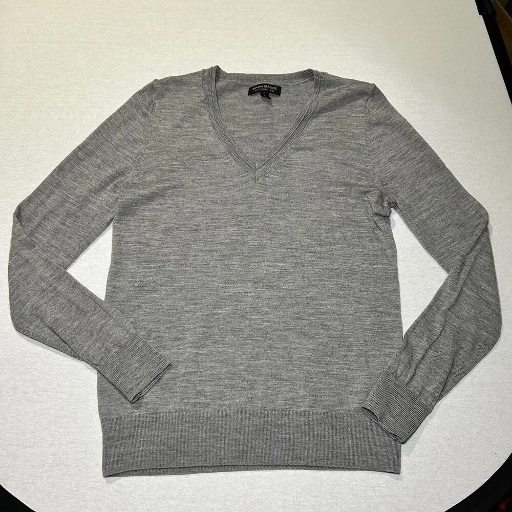 Banana Republic 100% Merino Wool V-Neck Sweater Size M In Gray Preppy Minimalist